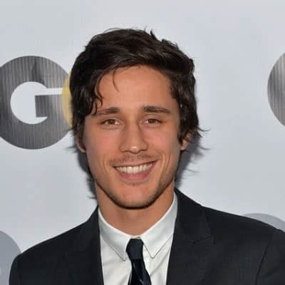 peter gadiot net worth